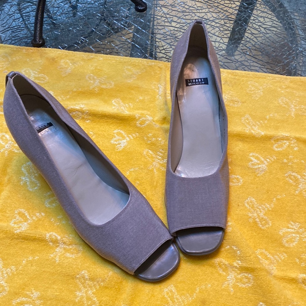 Stuart Weitzman tan material peekaboo shoes